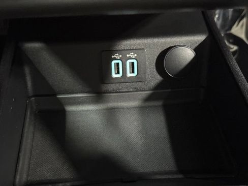 Used 2020 Ford Fusion SE FWD image 20