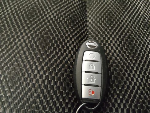 Used 2021 Nissan Rogue Sport SV w/ Technology Package FWD image 32