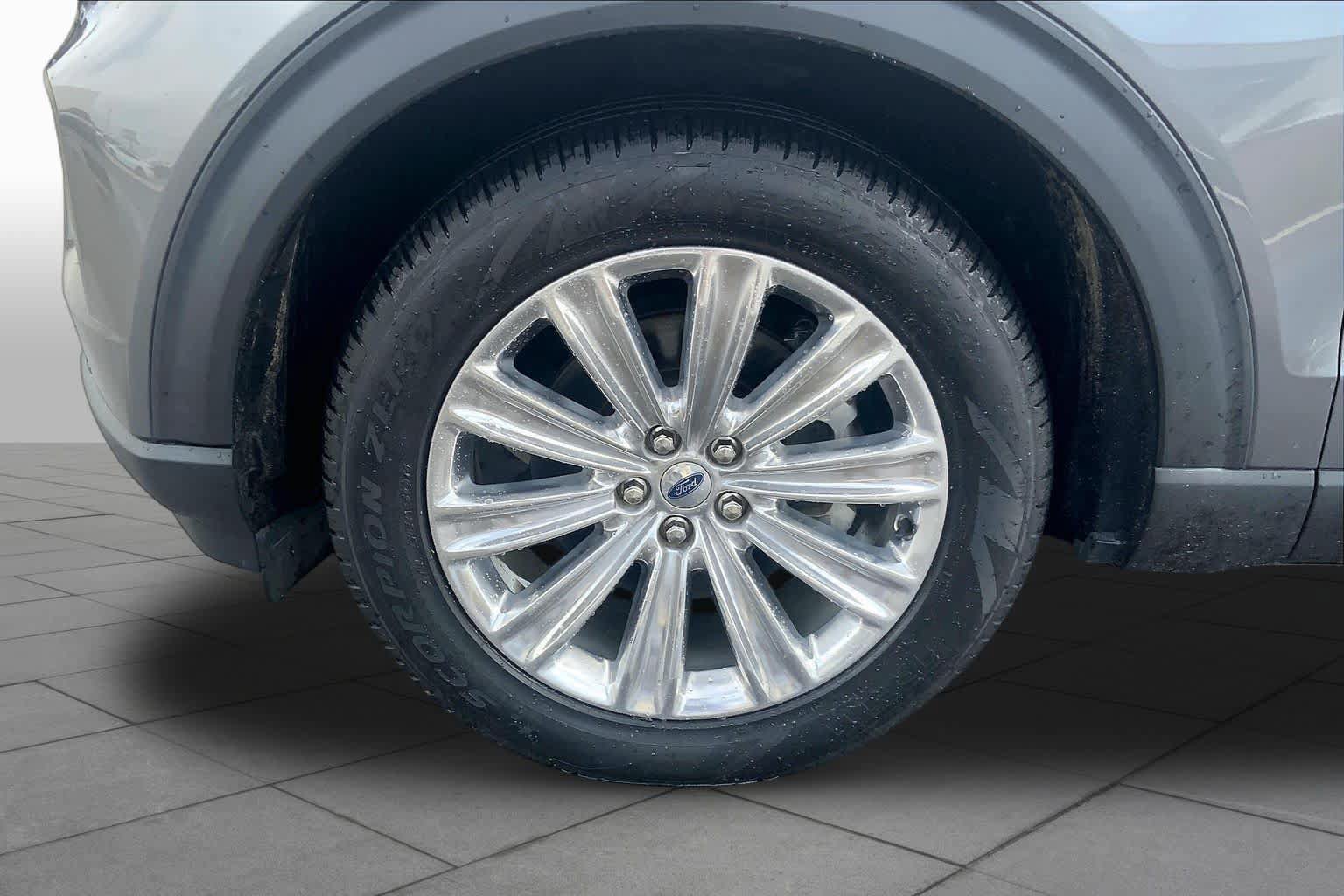 Used 2022 Ford Explorer Limited w/ Equipment Group 301A RWD image 11