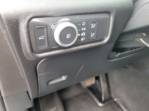 Used 2022 Ford Explorer XLT w/ Equipment Group 202A image 25