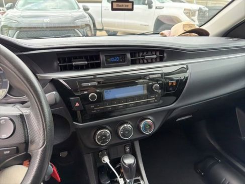 Used 2015 Toyota Corolla L FWD image 10