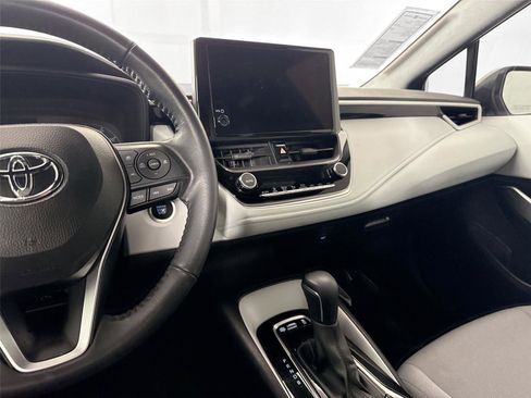 Certified 2025 Toyota Corolla SE image 32