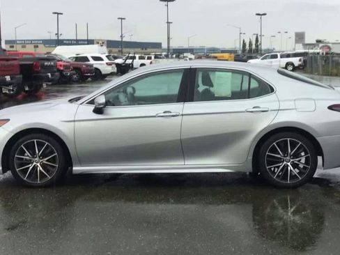 Used 2022 Toyota Camry SE image 5