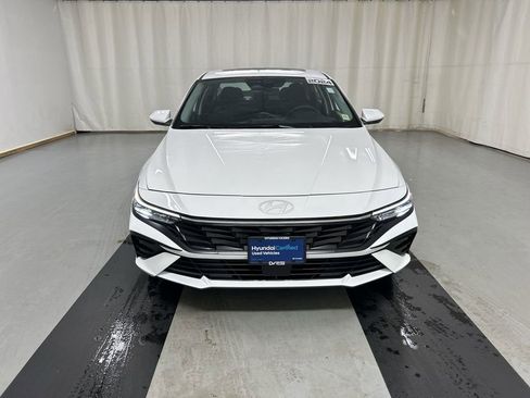 Used 2024 Hyundai Elantra SEL w/ Convenience Package FWD image 3