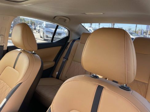 Used 2024 Nissan Sentra SV w/ SV Premium Package image 19