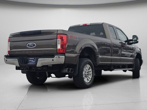 Certified 2017 Ford F250 XLT w/ XLT Value Package image 9