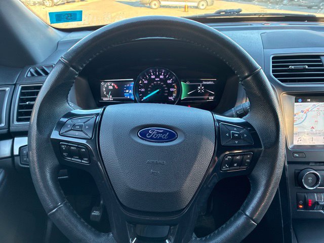 Used 2018 Ford Explorer XLT w/ Equipment Group 202A AWD/4WD image 9