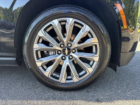 Used 2025 Chevrolet Tahoe High Country AWD/4WD image 14