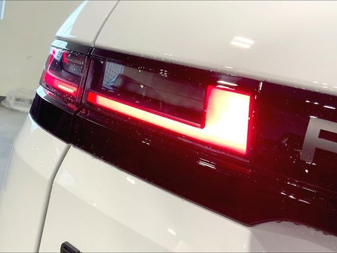 New 2026 Land Rover Range Rover Evoque Dynamic SE AWD/4WD image 14