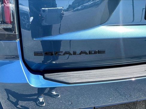 Certified 2025 Cadillac Escalade ESV Sport Platinum w/ LPO, ONYX Package AWD/4WD image 24
