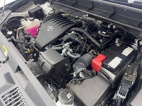 Used 2024 Toyota Highlander FWD image 82