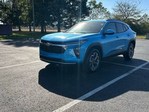 New 2025 Chevrolet Trax LT image 3