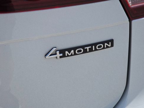 Used 2024 Volkswagen Tiguan SE R-Line AWD/4WD image 12