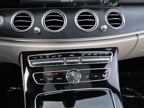 Used 2017 Mercedes-Benz E 300 4MATIC image 28