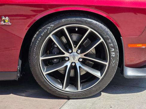 Used 2018 Dodge Challenger R/T Scat Pack w/ Leather Interior Group RWD image 13
