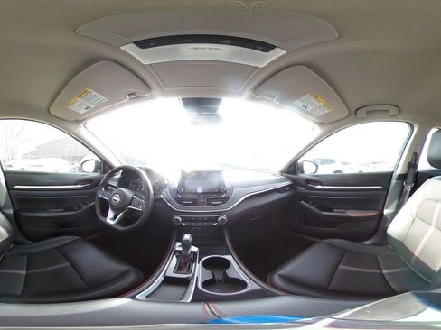 Used 2025 Nissan Altima 2.5 SR image 41