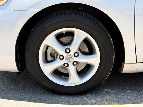 Used 2010 Toyota Camry LE FWD image 3