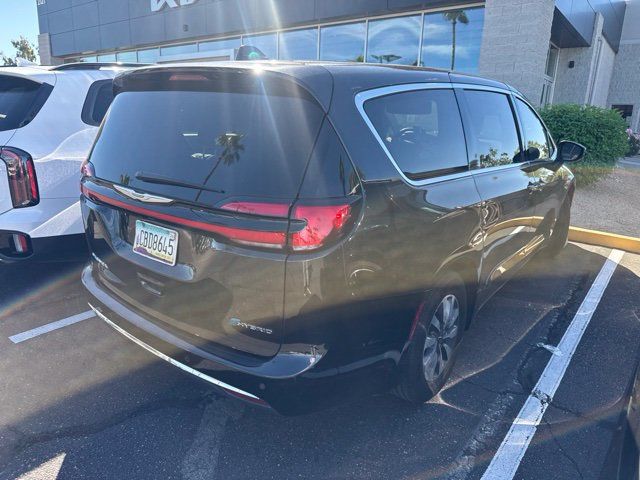 Used 2023 Chrysler Pacifica Touring-L FWD image 9