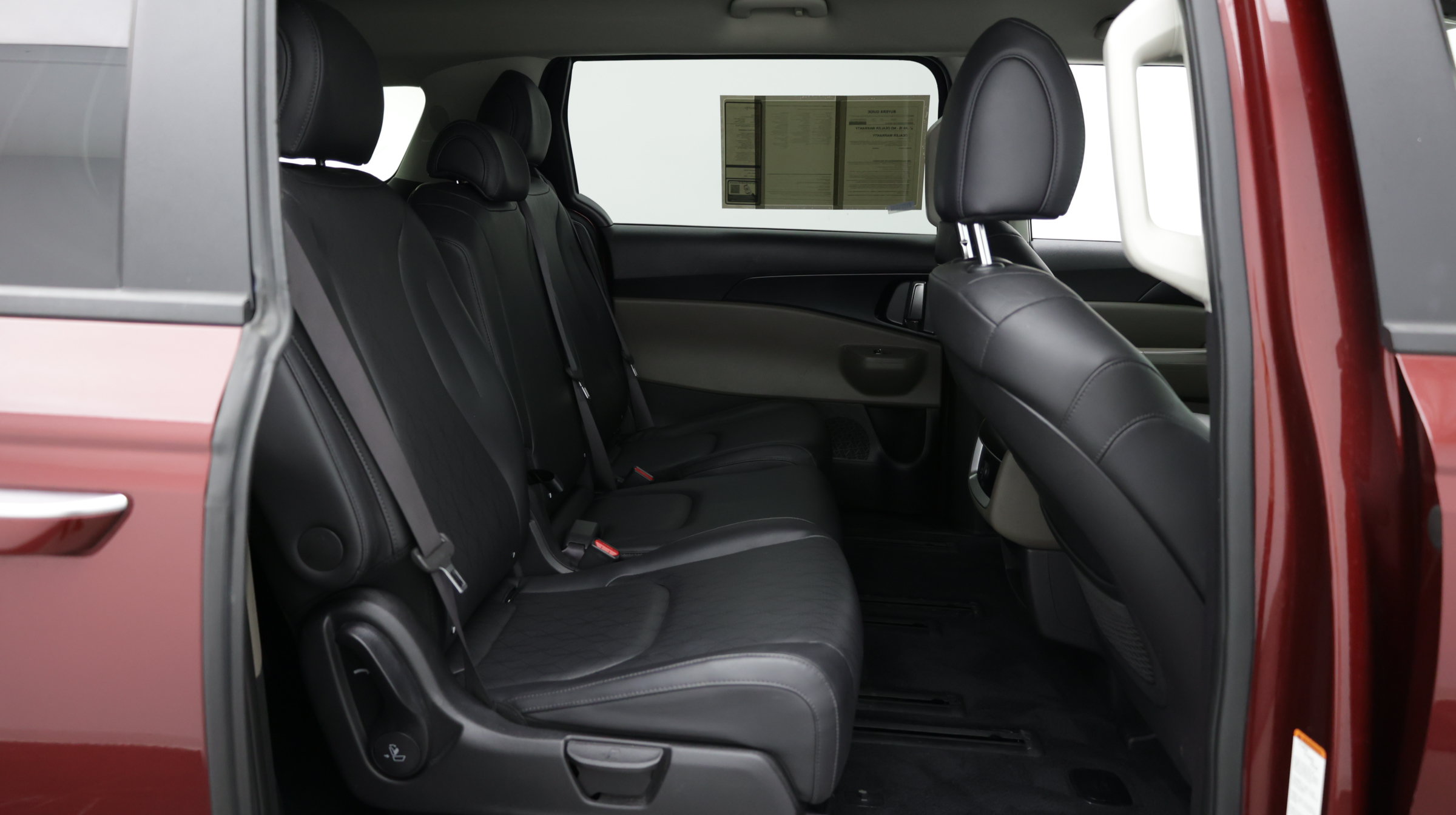 Used 2025 Kia Carnival FWD image 35
