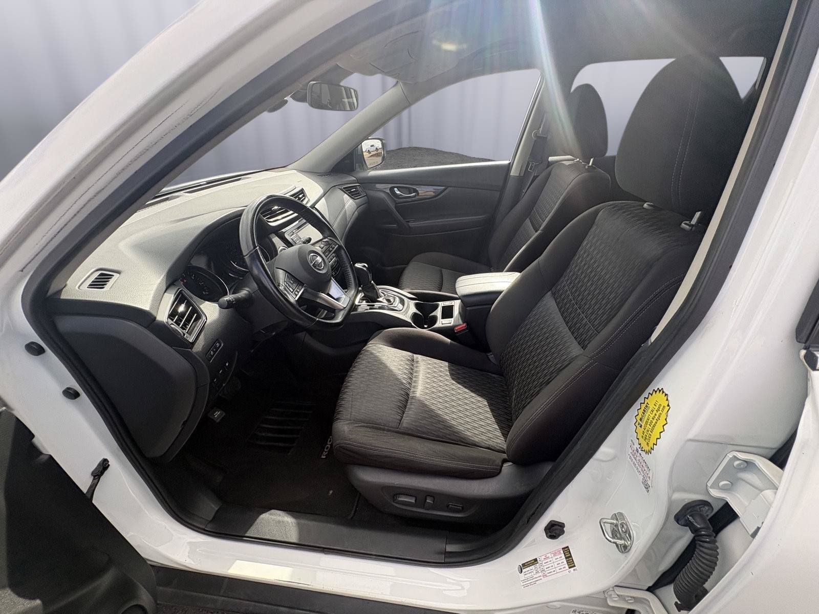 Used 2020 Nissan Rogue SV FWD image 16