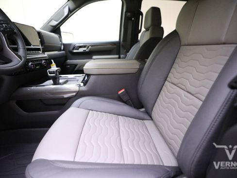 New 2026 Chevrolet Silverado 1500 ZR2 image 10