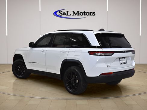 New 2026 Jeep Grand Cherokee Altitude AWD/4WD image 4