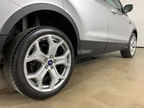 Used 2019 Ford Escape Titanium image 9