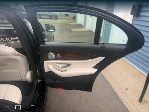 Used 2019 Mercedes-Benz E 300 4MATIC image 39