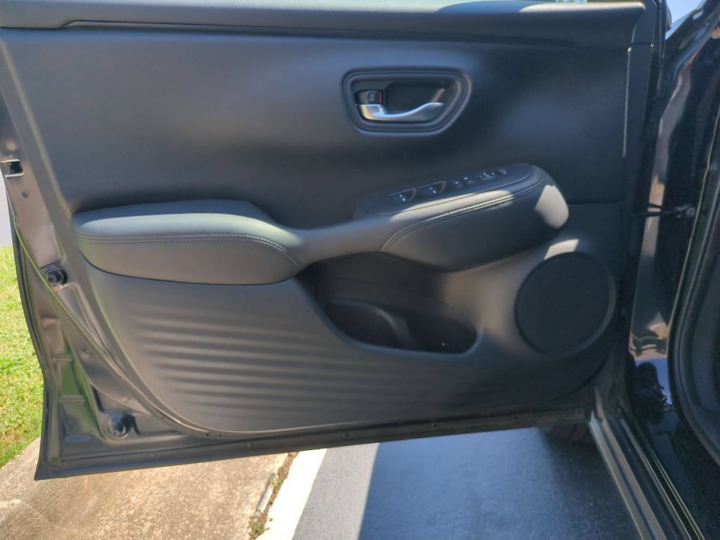 Used 2025 Honda HR-V LX image 11