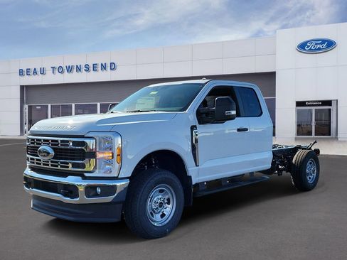 New 2026 Ford F350 XL w/ XL Chrome Package image 2