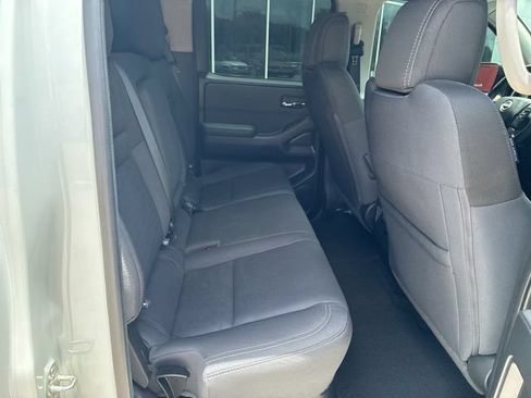Used 2024 Nissan Frontier SV w/ SV Convenience Package RWD image 9