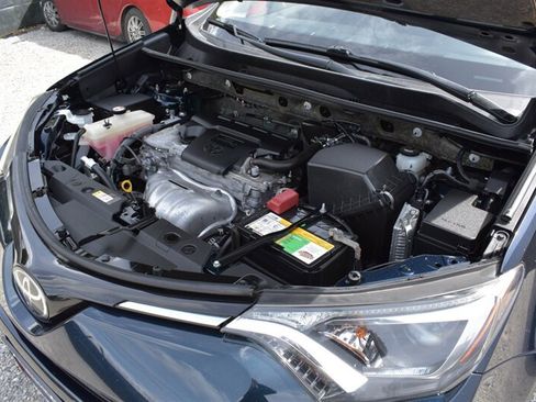 Used 2018 Toyota RAV4 XLE AWD/4WD image 34