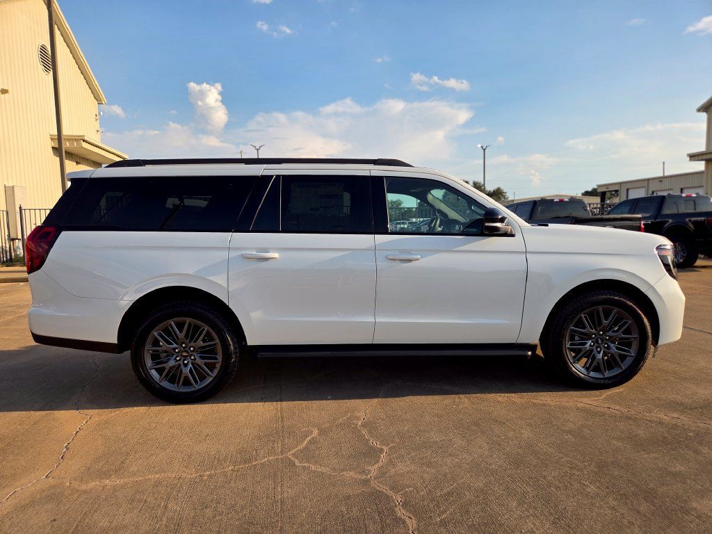 New 2026 Ford Expedition Max Platinum w/ Stealth Appearance Package AWD/4WD image 4