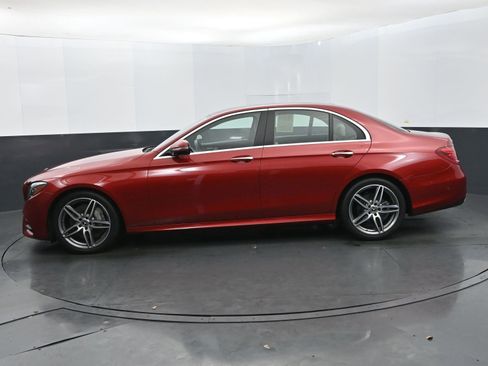Used 2020 Mercedes-Benz E 350 Sedan image 2