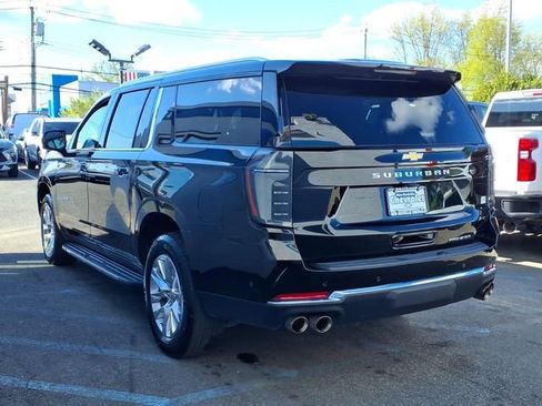 Used 2025 Chevrolet Suburban Premier AWD/4WD image 4