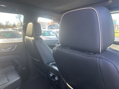 Certified 2022 GMC Yukon SLT w/ SLT Luxury Package image 14