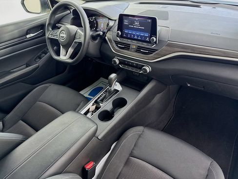 Used 2025 Nissan Altima 2.5 SV FWD image 33