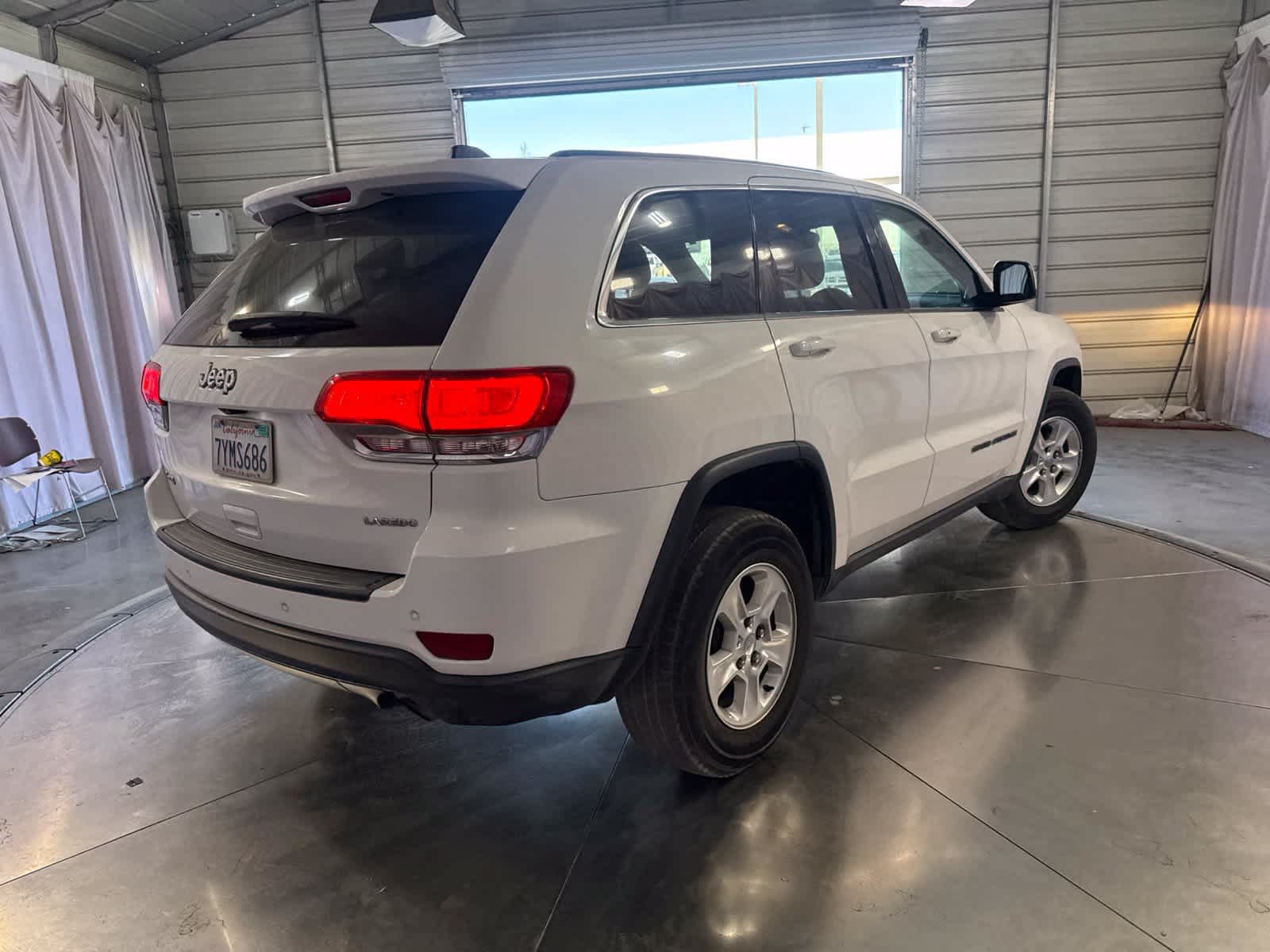 Used 2017 Jeep Grand Cherokee Laredo AWD/4WD image 5