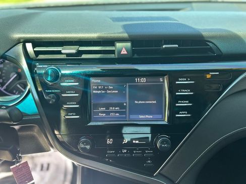 Used 2018 Toyota Camry SE FWD image 12