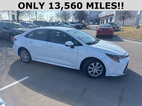 Used 2025 Toyota Corolla LE image 2