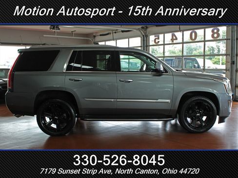 Used 2020 Cadillac Escalade Luxury AWD/4WD image 8