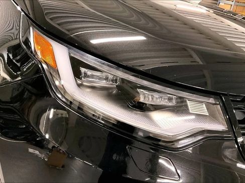 Certified 2023 Land Rover Discovery HSE R-Dynamic image 28