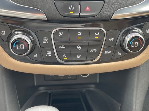 Used 2022 Chevrolet Equinox Premier image 19