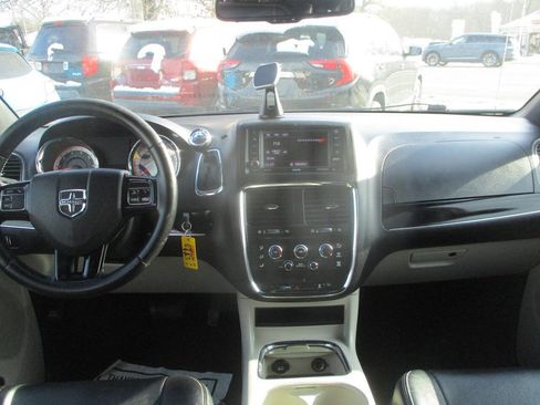 Used 2017 Dodge Grand Caravan SXT image 10