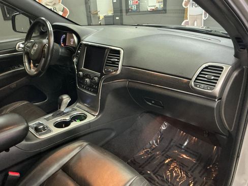 Used 2018 Jeep Grand Cherokee Limited AWD/4WD image 29