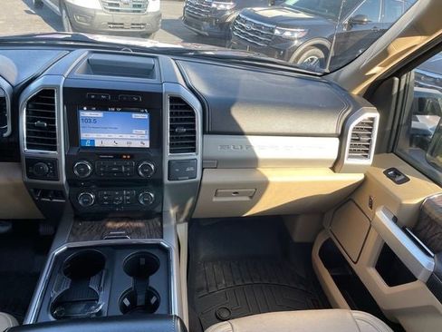 Used 2018 Ford F250 Lariat w/ Chrome Package image 17