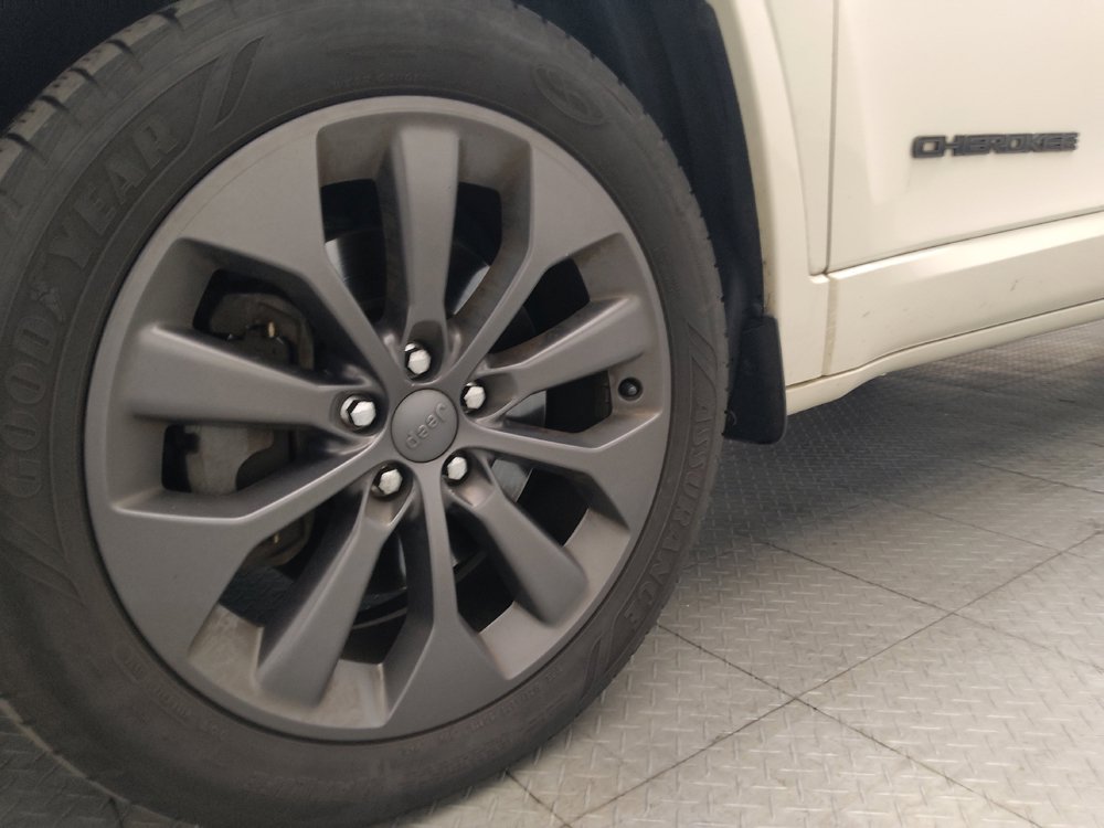Used 2019 Jeep Cherokee High Altitude FWD image 31