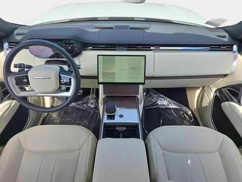 Certified 2025 Land Rover Range Rover SE AWD/4WD image 9