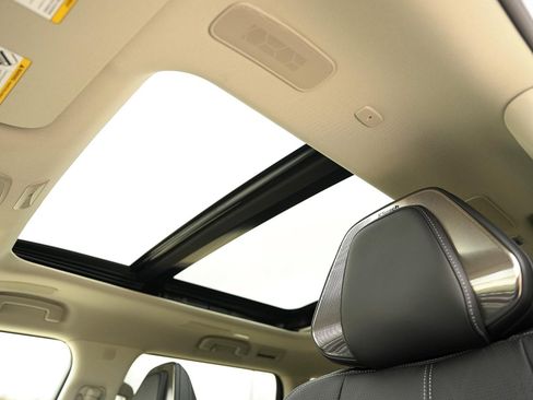 New 2025 INFINITI QX80 Sensory image 12