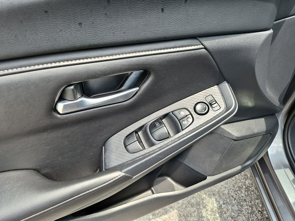 Used 2025 Nissan Sentra SV FWD image 13